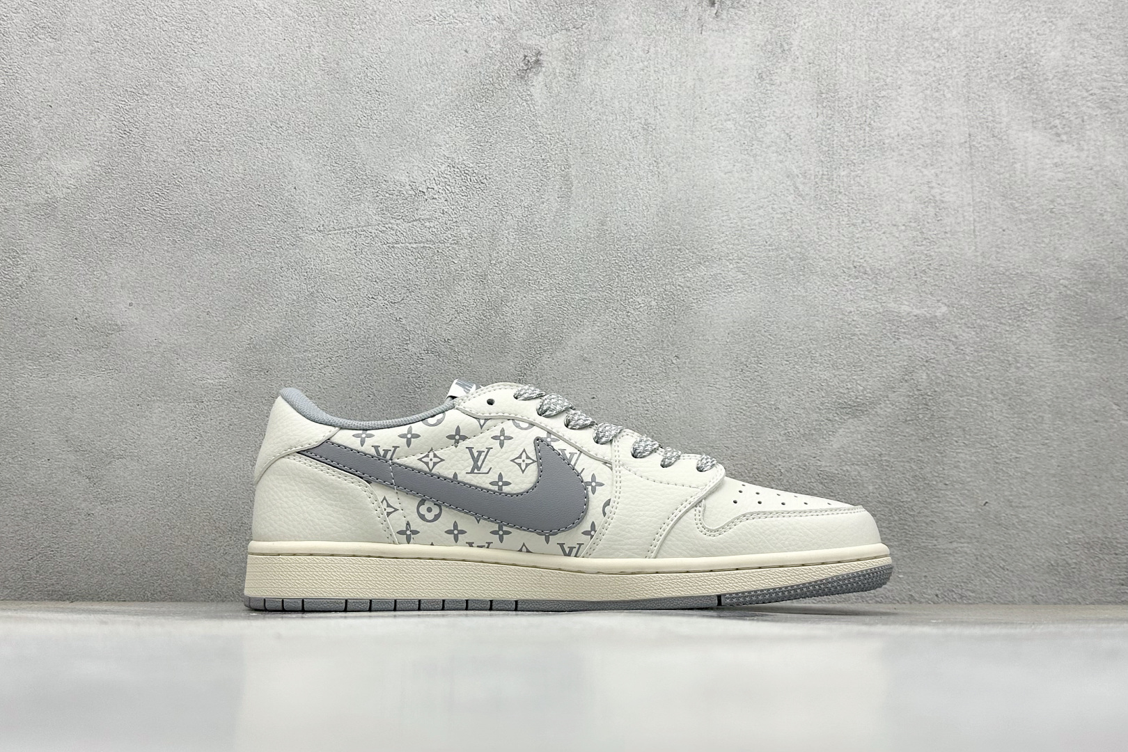 XC版Travis Scott x Nike Air Jordan 1 Low x Louis Vuitton Air Jordan 1 Low 反转白灰小勾满天星倒钩 CS5288-502