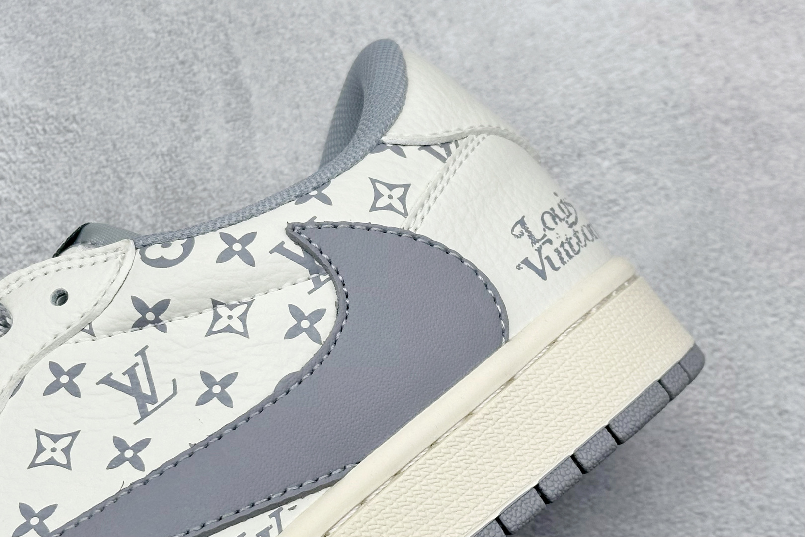 XC版Travis Scott x Nike Air Jordan 1 Low x Louis Vuitton Air Jordan 1 Low 反转白灰小勾满天星倒钩 CS5288-502