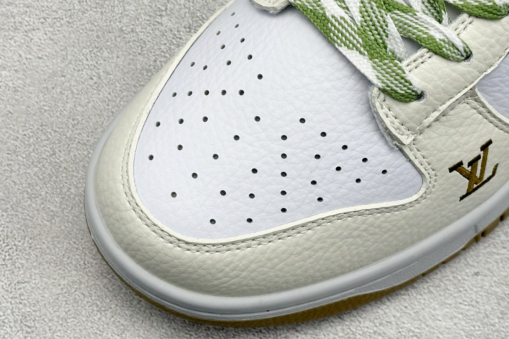 SC版Nike SB Dunk Low LV联名 白绿棕 高端定制 低帮休闲板鞋 SC0601-476 SC版Nike SB Dunk Low LV联名 白绿棕 高端定制 低帮休闲板鞋 SC0601-476