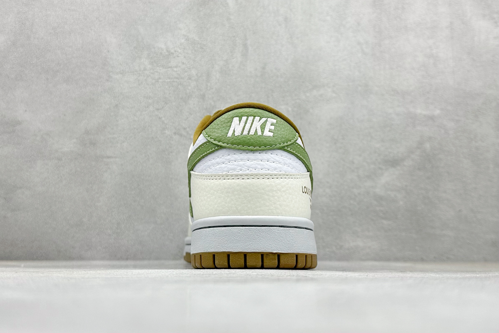 SC版Nike SB Dunk Low LV联名 白绿棕 高端定制 低帮休闲板鞋 SC0601-476 SC版Nike SB Dunk Low LV联名 白绿棕 高端定制 低帮休闲板鞋 SC0601-476