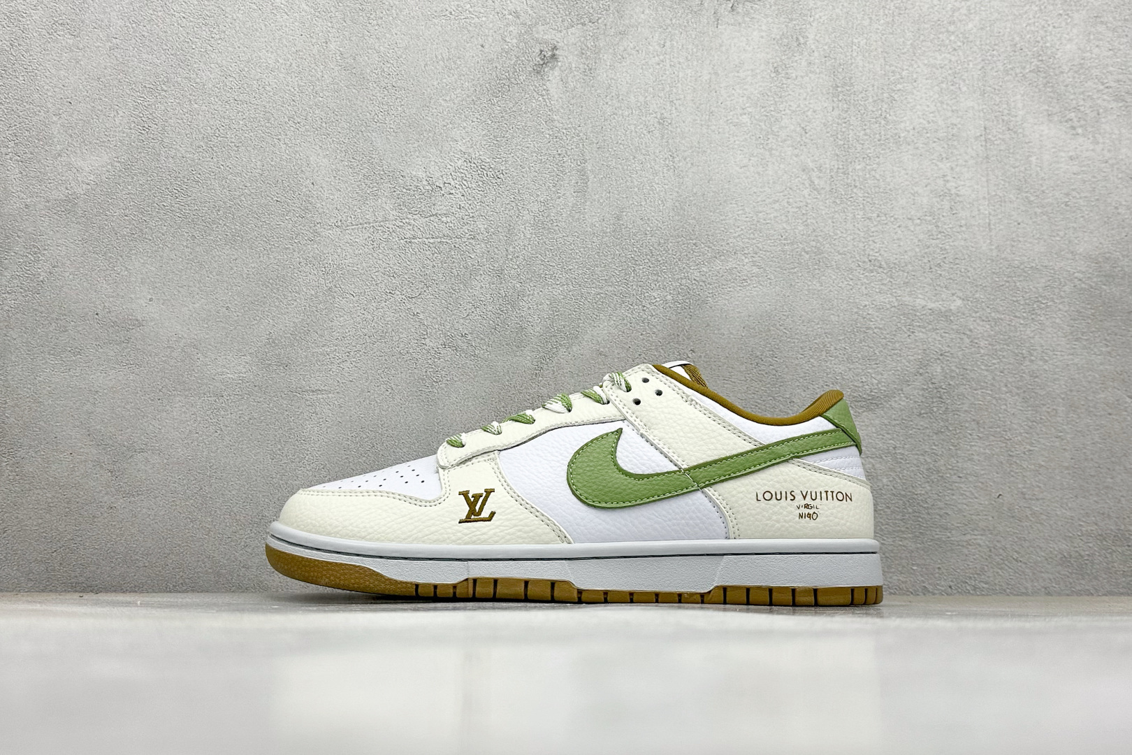 SC版Nike SB Dunk Low LV联名 白绿棕 高端定制 低帮休闲板鞋 SC0601-476 SC版Nike SB Dunk Low LV联名 白绿棕 高端定制 低帮休闲板鞋 SC0601-476