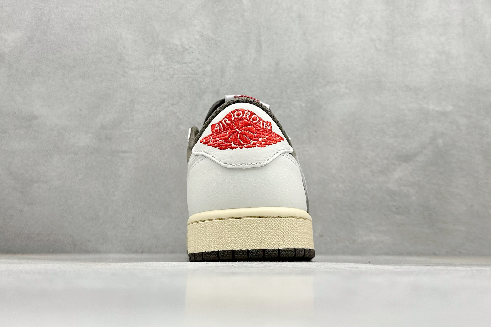 终端放店新F版Fragment x TS x Air Jordan 1 Low 三方联名低帮倒勾板鞋白棕