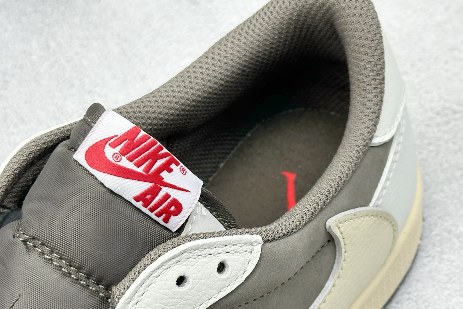 终端放店新F版Fragment x TS x Air Jordan 1 Low 三方联名低帮倒勾板鞋白棕