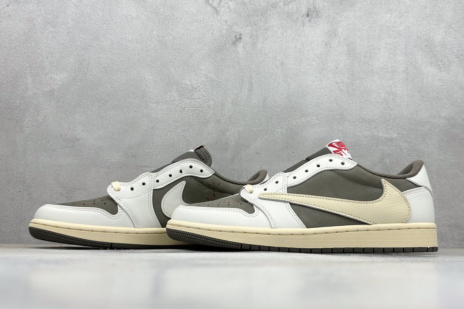 终端放店新F版Fragment x TS x Air Jordan 1 Low 三方联名低帮倒勾板鞋白棕
