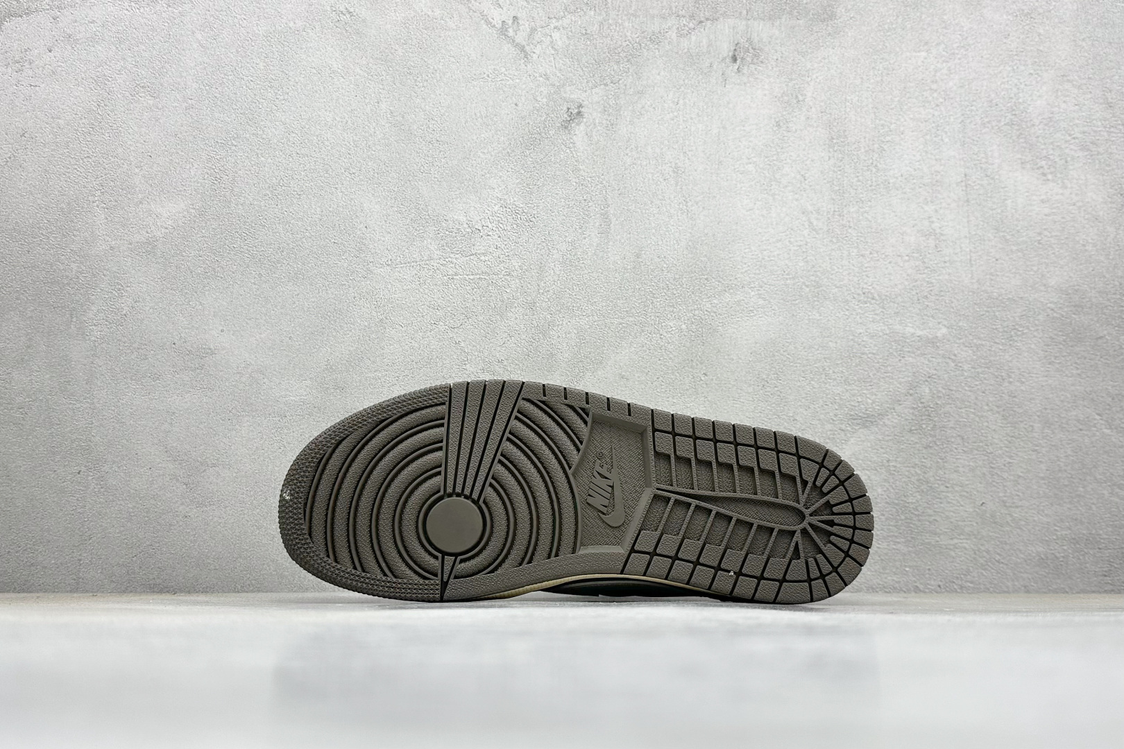 终端放店新F版Fragment x TS x Air Jordan 1 Low 三方联名低帮倒勾板鞋白棕