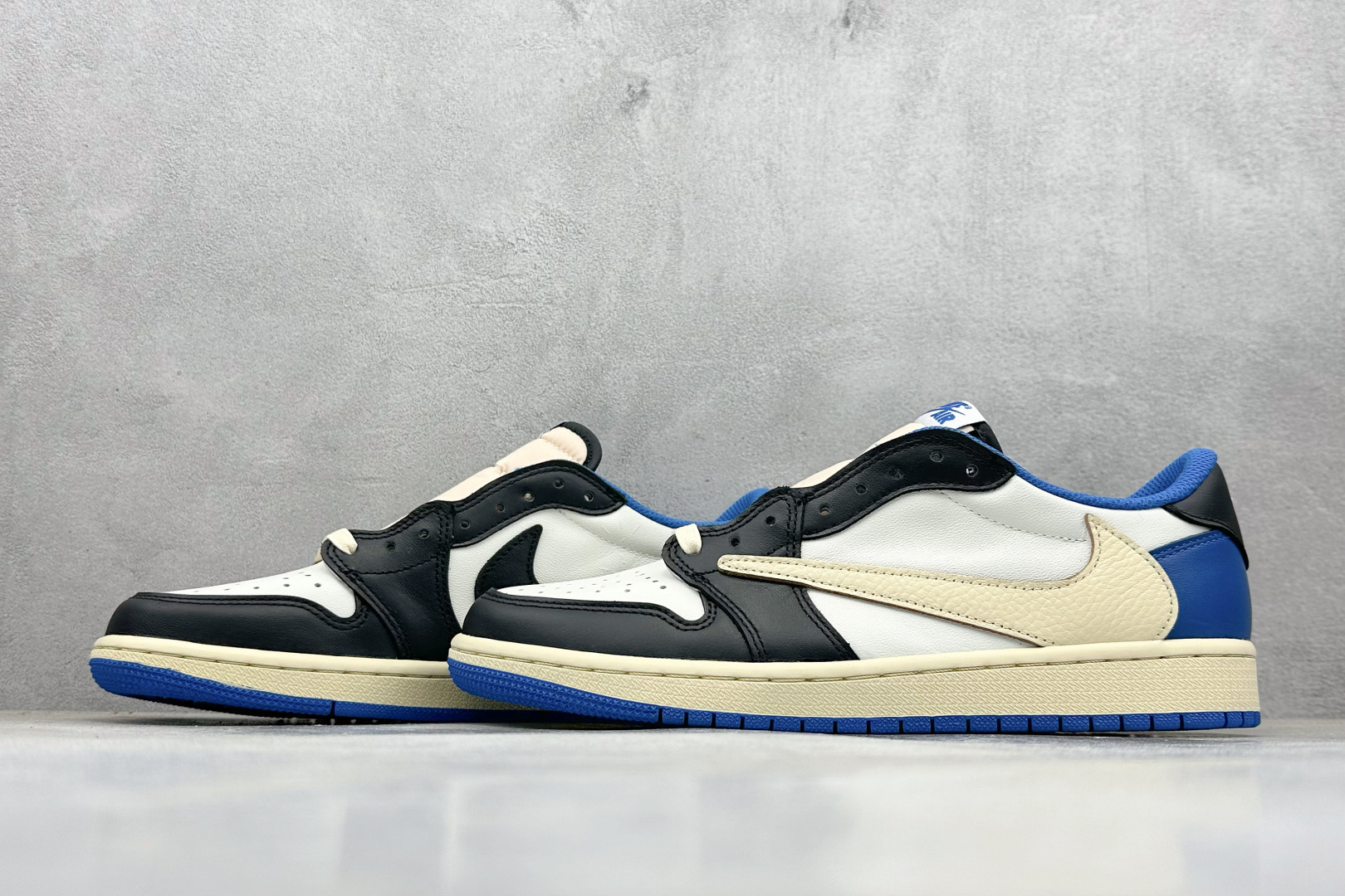 终端放店新F版Fragment x TS x Air Jordan 1 Low 三方联名低帮倒勾板鞋闪电