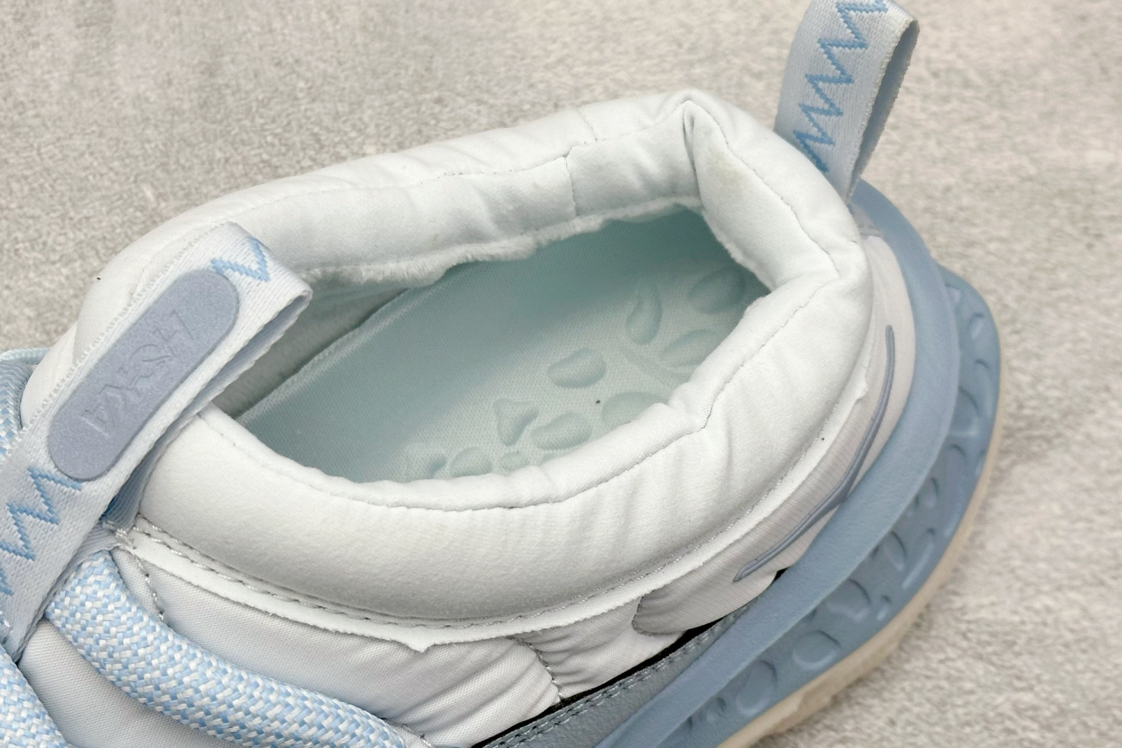 HOKA ONE ONE Ora Primo 内里薄绒 秋冬季保暖半拖这款鞋无论从脚感上 设计上都是顶流