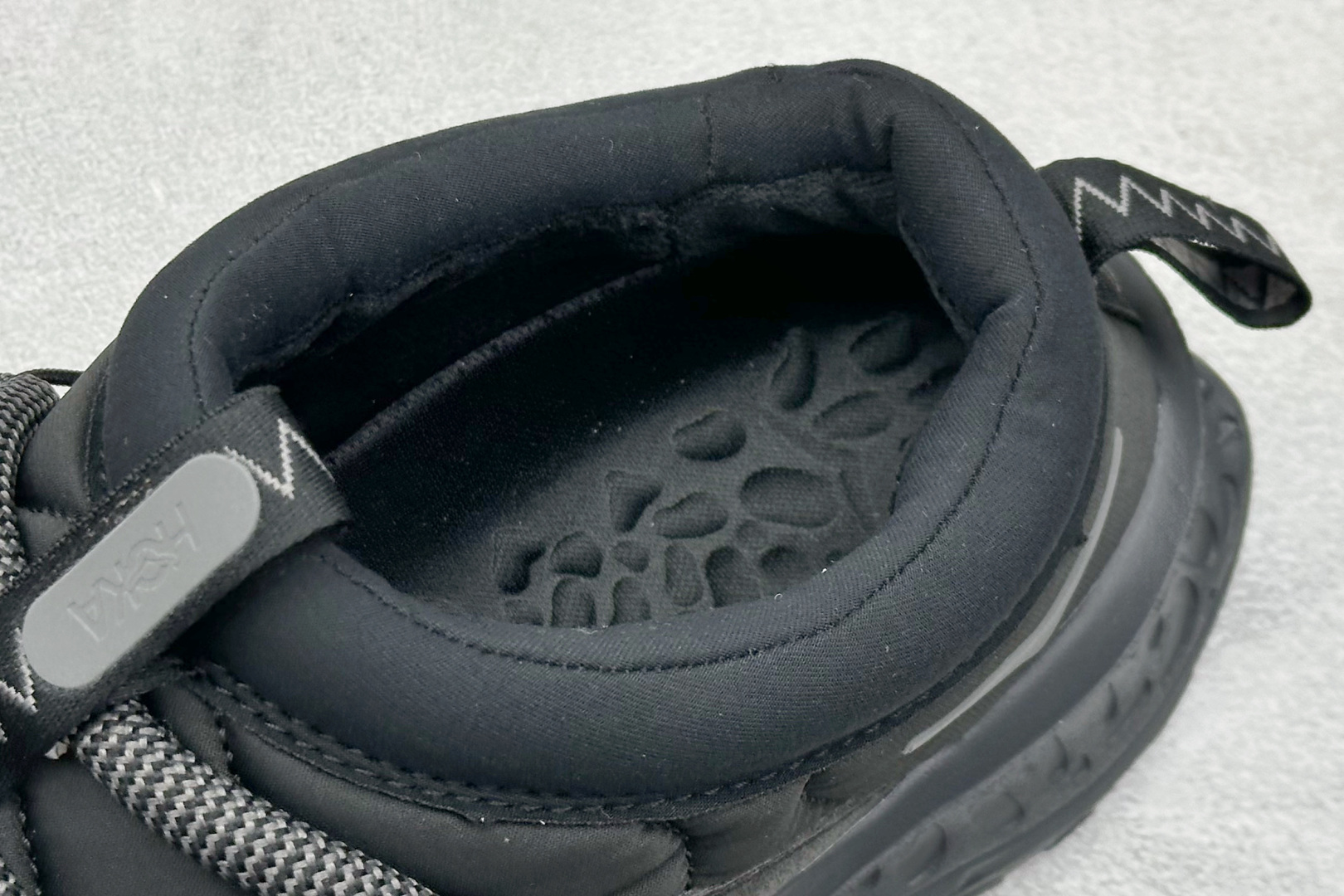 HOKA ONE ONE Ora Primo 内里薄绒 秋冬季保暖半拖这款鞋无论从脚感上 设计上都是顶流