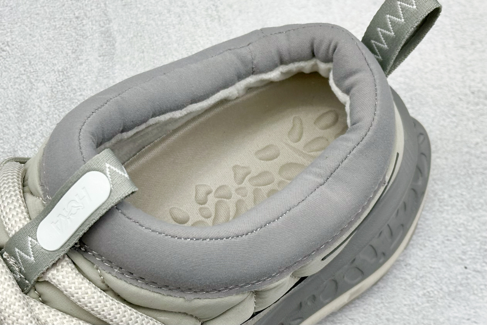 HOKA ONE ONE Ora Primo 内里薄绒 秋冬季保暖半拖这款鞋无论从脚感上 设计上都是顶流