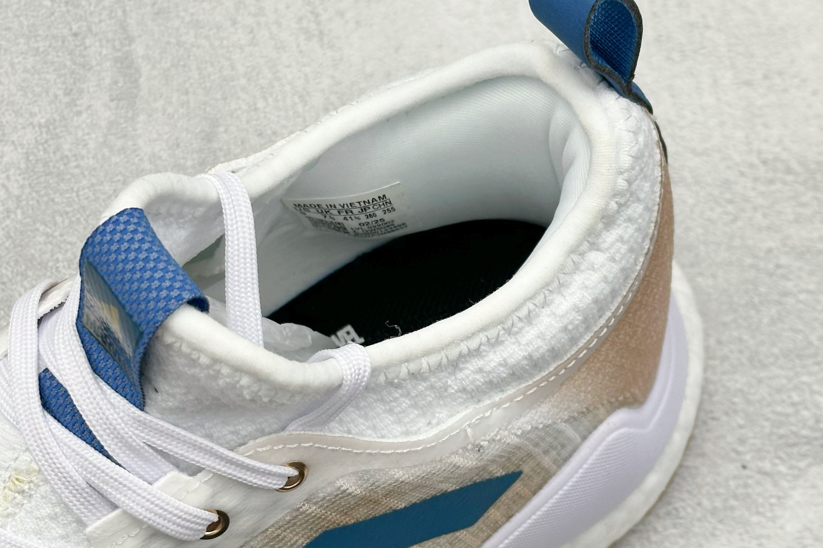 ADIDAS CRAZYFLIGHT MID 运动鞋 减震防滑 针织网面设计 鞋底采用真爆颗粒 三层组合大底 舒适透气 GW5099 ADIDAS CRAZYFLIGHT MID 运动鞋 减震防滑 针织网面设计 鞋底采用真爆颗粒 三层组合大底 舒适透气 GW5099