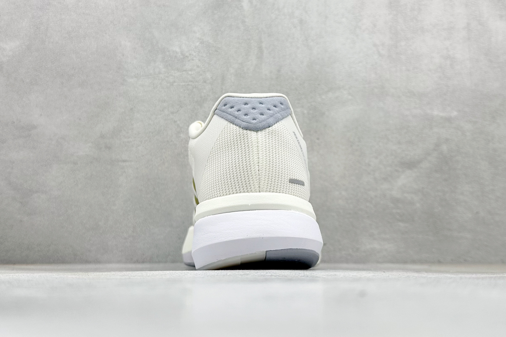 RS版Adidas ADIZERO BOSTON 13 泡棉搭配碳纤维板 缓震透气跑步鞋 专为中长跑而设