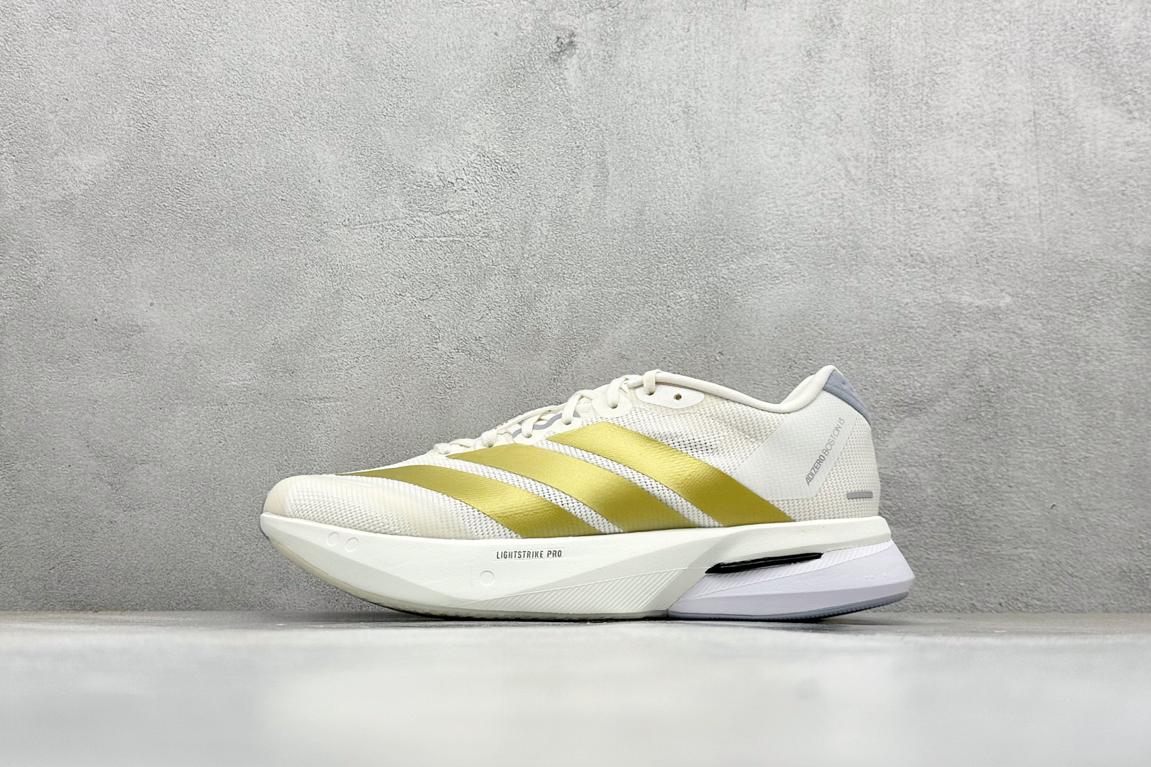 RS版Adidas ADIZERO BOSTON 13 泡棉搭配碳纤维板 缓震透气跑步鞋 专为中长跑而设