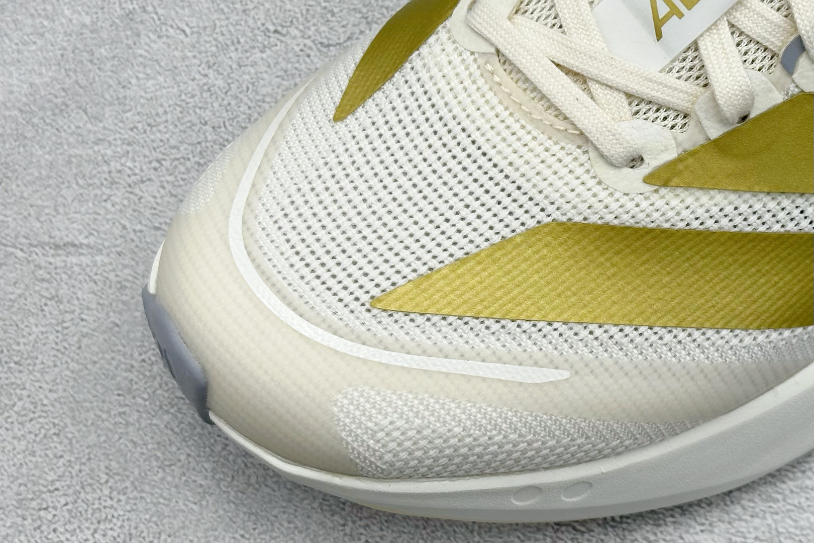 RS版Adidas ADIZERO BOSTON 13 泡棉搭配碳纤维板 缓震透气跑步鞋 专为中长跑而设