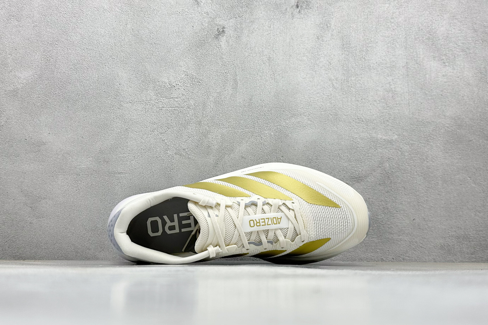 RS版Adidas ADIZERO BOSTON 13 泡棉搭配碳纤维板 缓震透气跑步鞋 专为中长跑而设