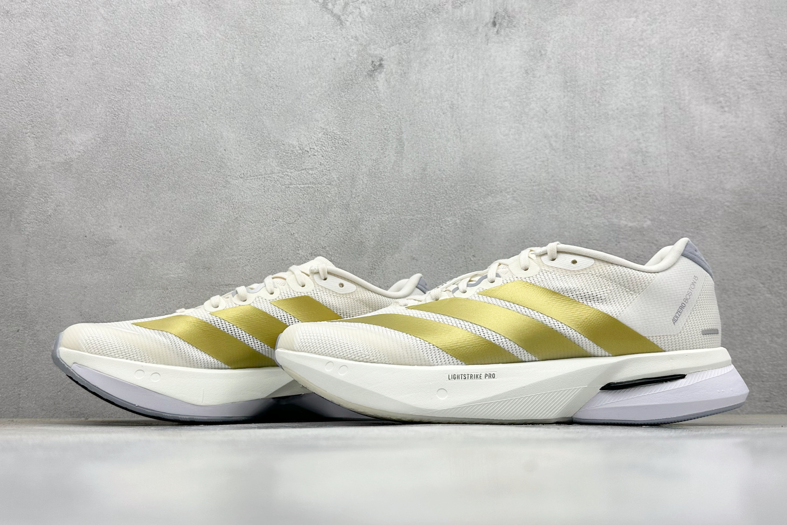 RS版Adidas ADIZERO BOSTON 13 泡棉搭配碳纤维板 缓震透气跑步鞋 专为中长跑而设