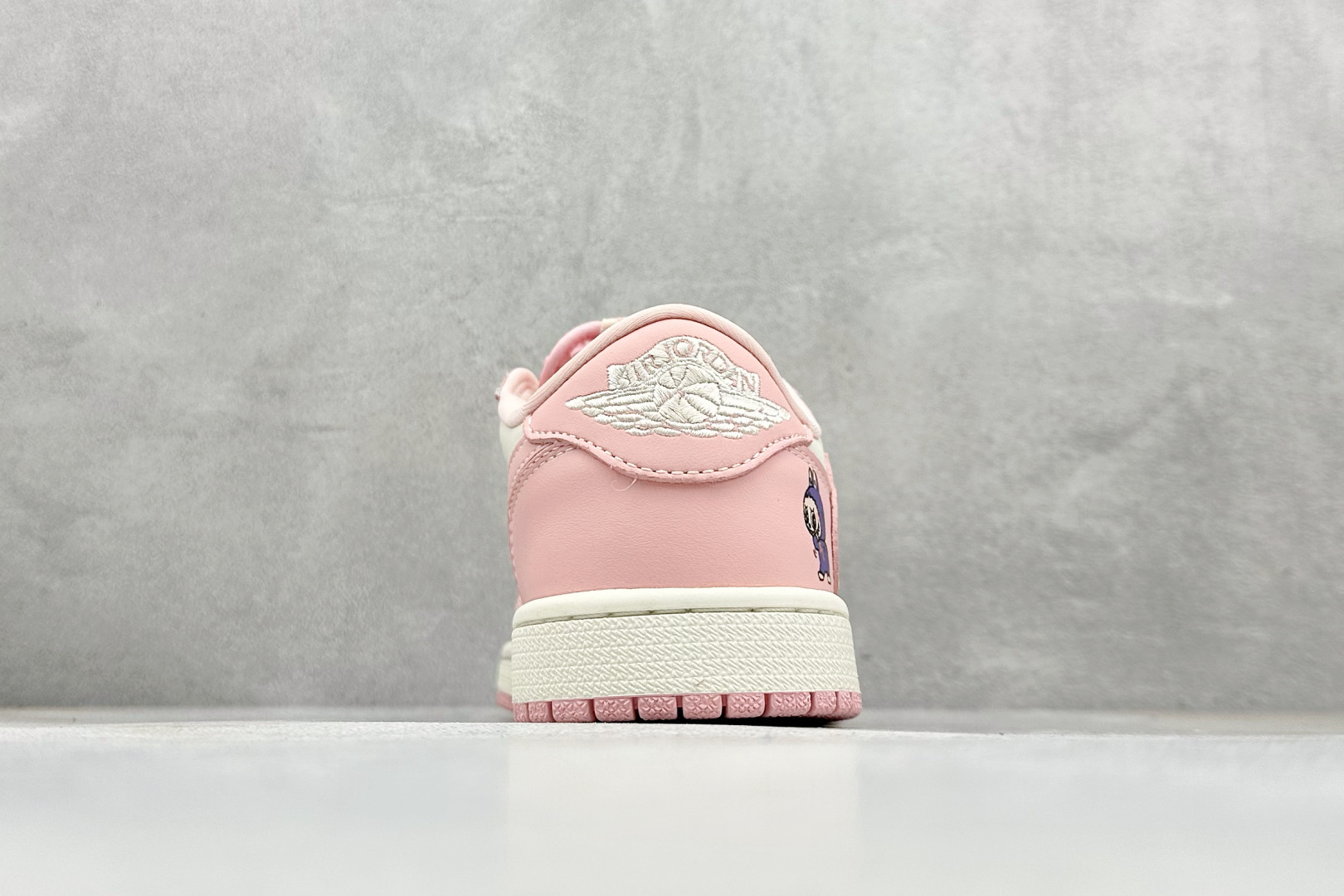 Travis Scott x Nike Air Jordan 1 Low x LABUBU Air Jordan 1 Low 反转粉白倒钩 DD7866-114