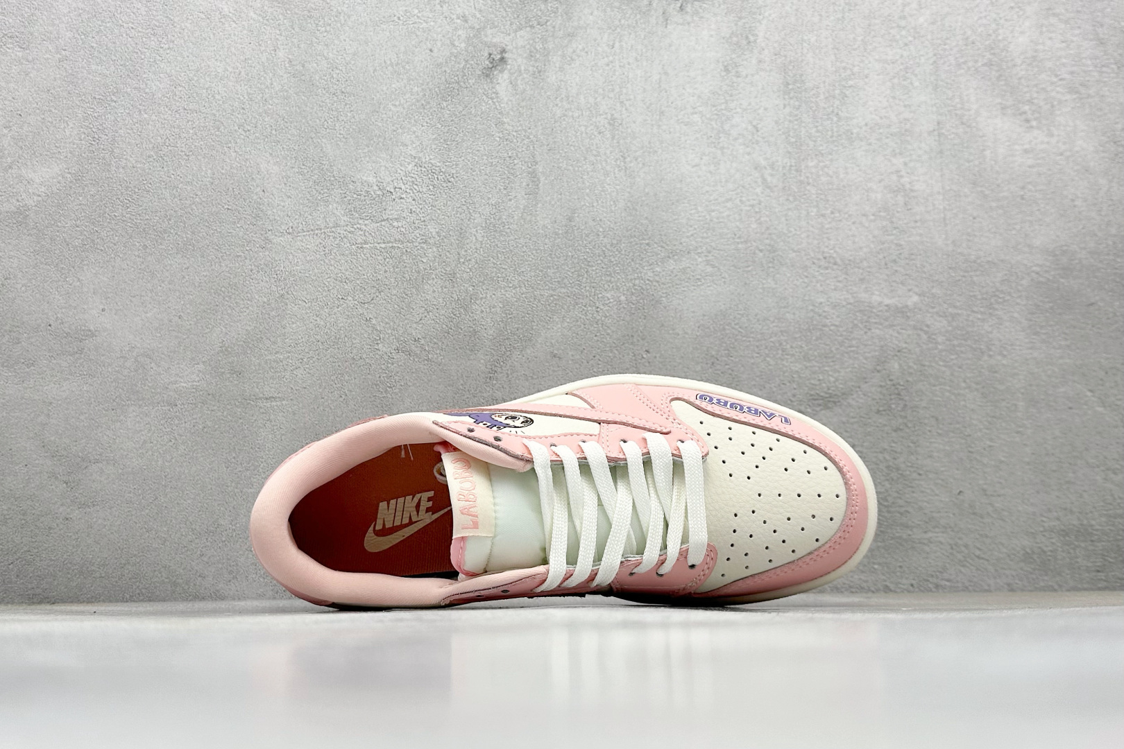 Travis Scott x Nike Air Jordan 1 Low x LABUBU Air Jordan 1 Low 反转粉白倒钩 DD7866-114