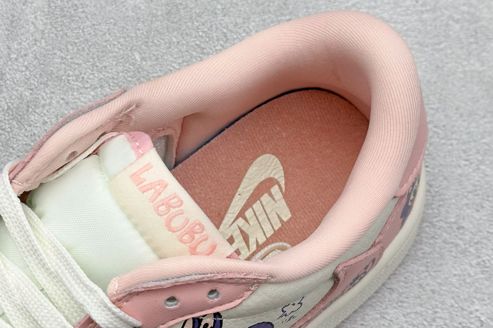 Travis Scott x Nike Air Jordan 1 Low x LABUBU Air Jordan 1 Low 反转粉白倒钩 DD7866-114