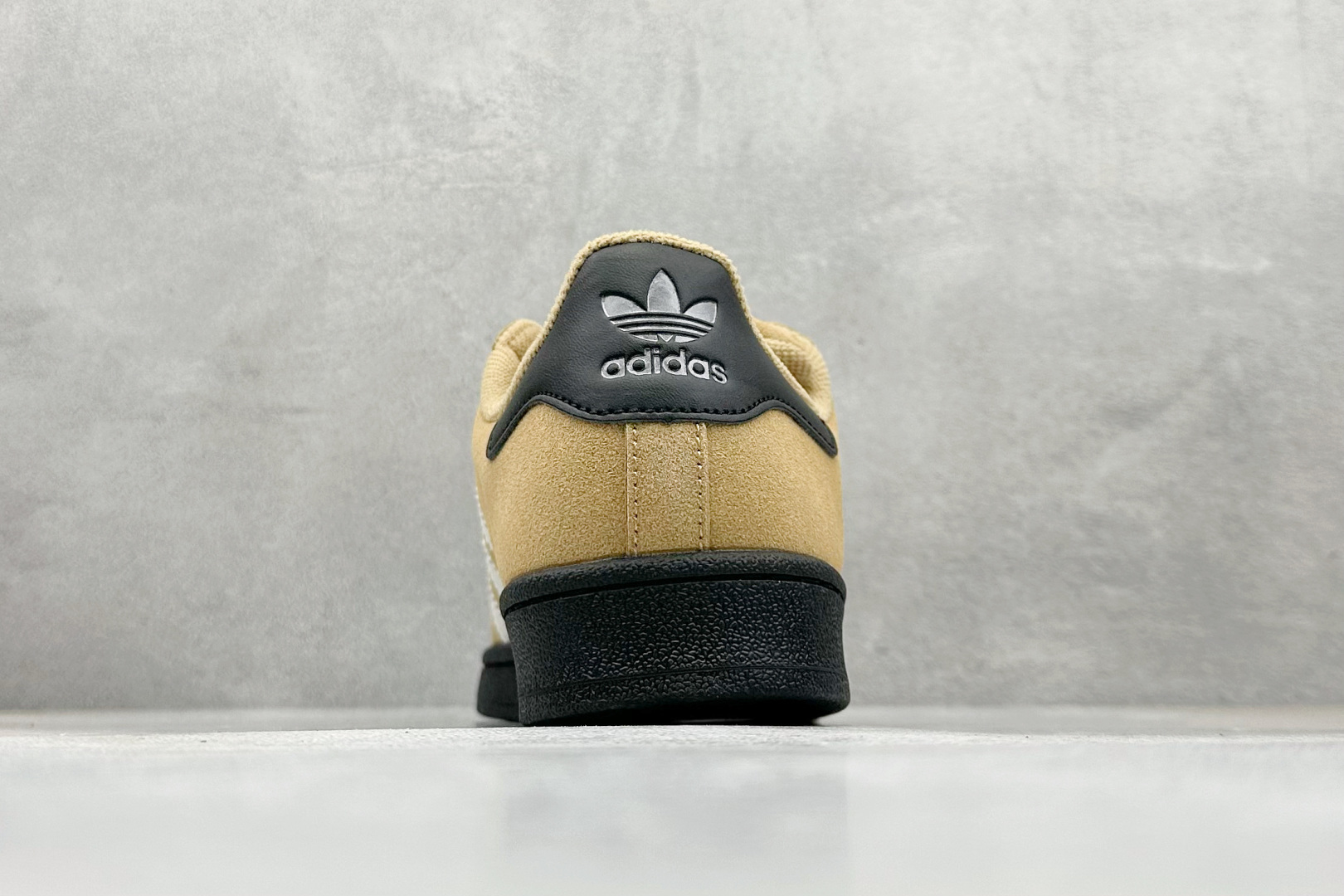 Adidas Originals Superstar Vintage 贝壳头休闲板鞋 JQ3221