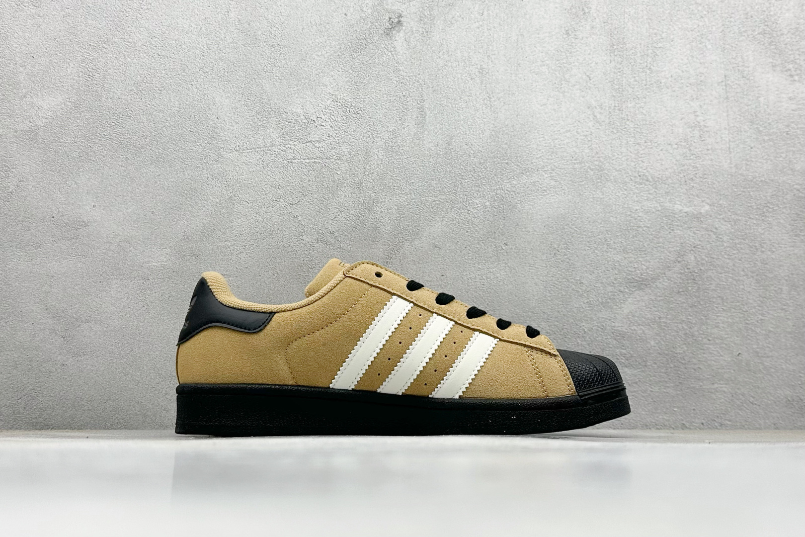 Adidas Originals Superstar Vintage 贝壳头休闲板鞋 JQ3221