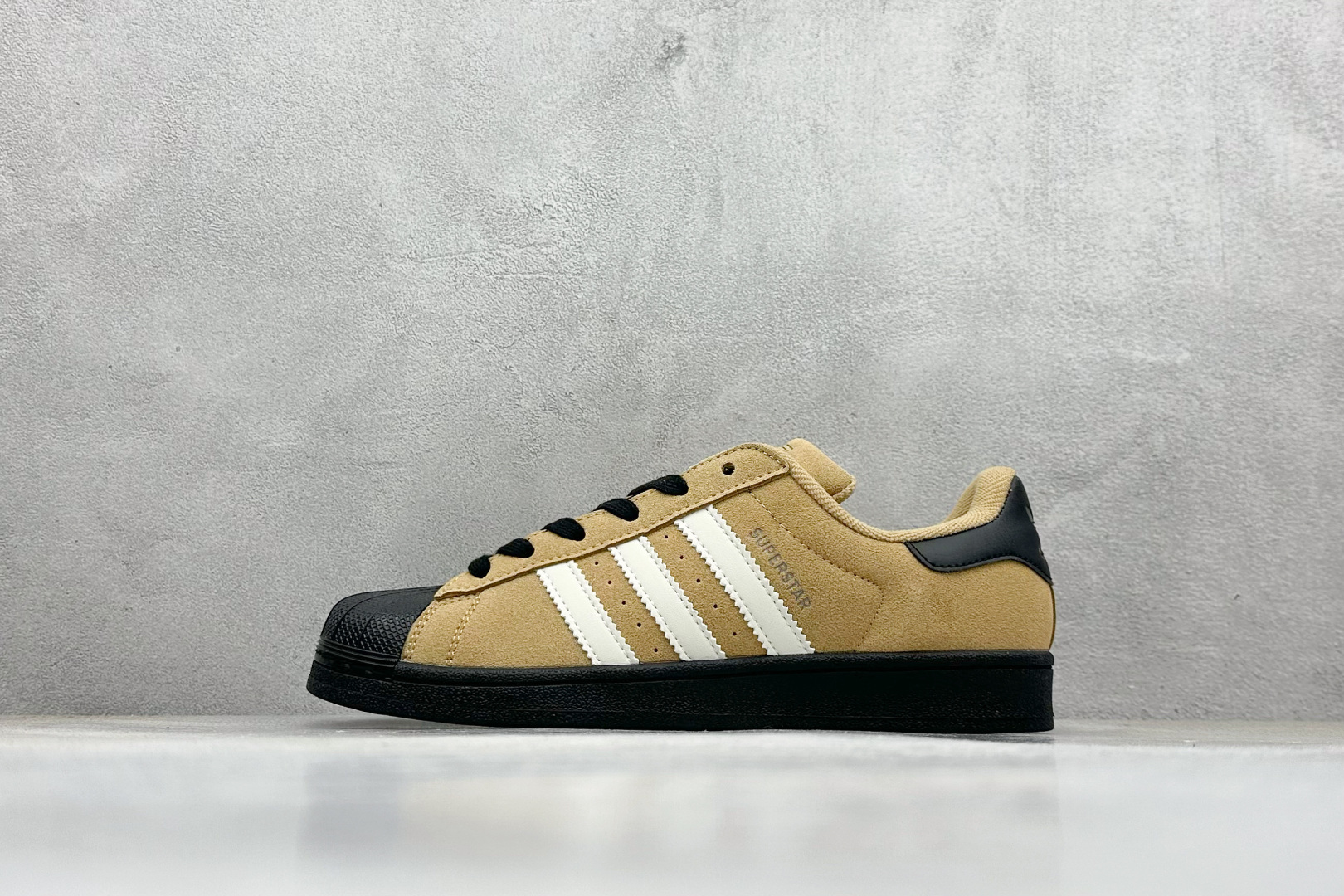 Adidas Originals Superstar Vintage 贝壳头休闲板鞋 JQ3221