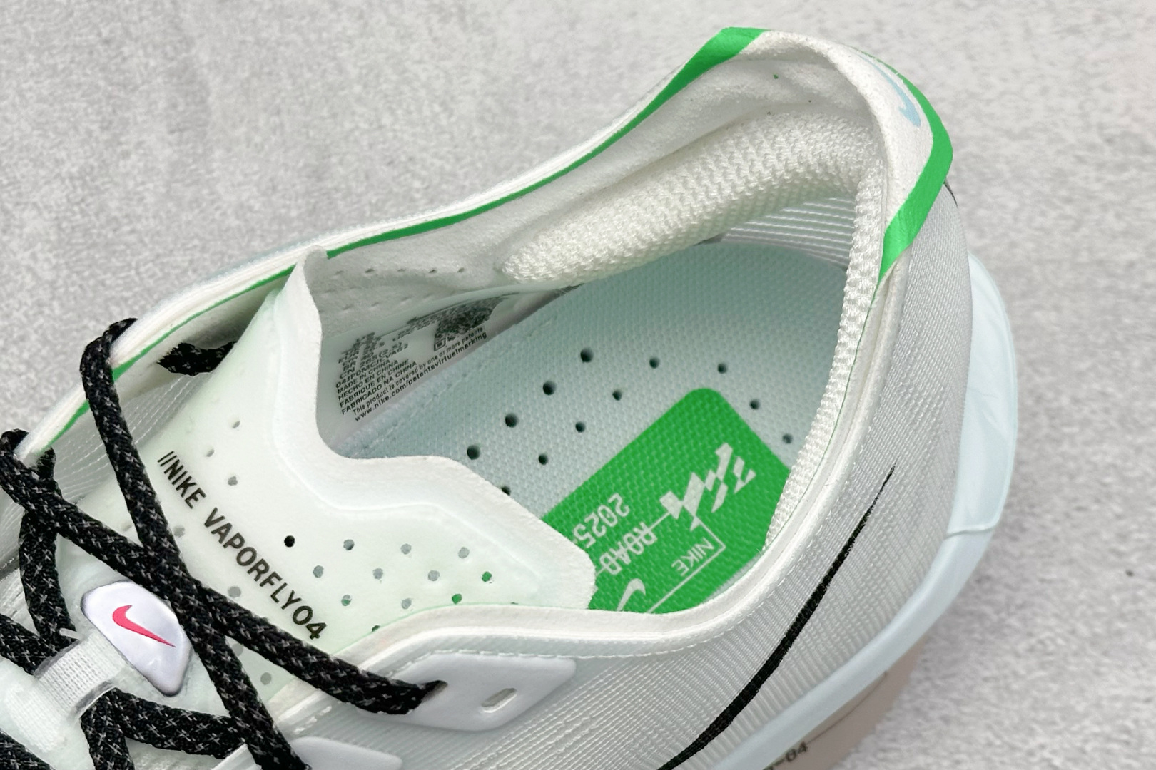 Nike ZoomX Vaporfly NEXT% 4 马拉松系列公路竞速超轻缓震跑步鞋 HF6414-101 Nike ZoomX Vaporfly NEXT% 4 马拉松系列公路竞速超轻缓震跑步鞋 HF6414-101