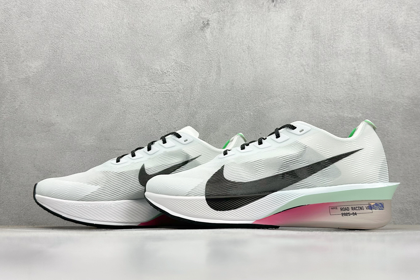 Nike ZoomX Vaporfly NEXT% 4 马拉松系列公路竞速超轻缓震跑步鞋 HF6414-101 Nike ZoomX Vaporfly NEXT% 4 马拉松系列公路竞速超轻缓震跑步鞋 HF6414-101