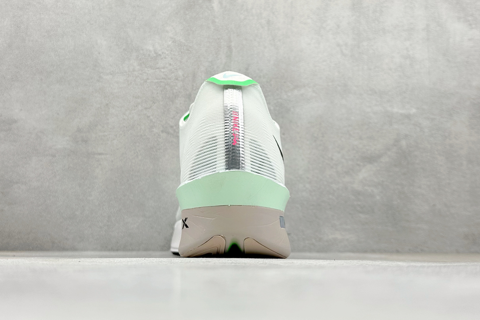 Nike ZoomX Vaporfly NEXT% 4 马拉松系列公路竞速超轻缓震跑步鞋 HF6414-101 Nike ZoomX Vaporfly NEXT% 4 马拉松系列公路竞速超轻缓震跑步鞋 HF6414-101