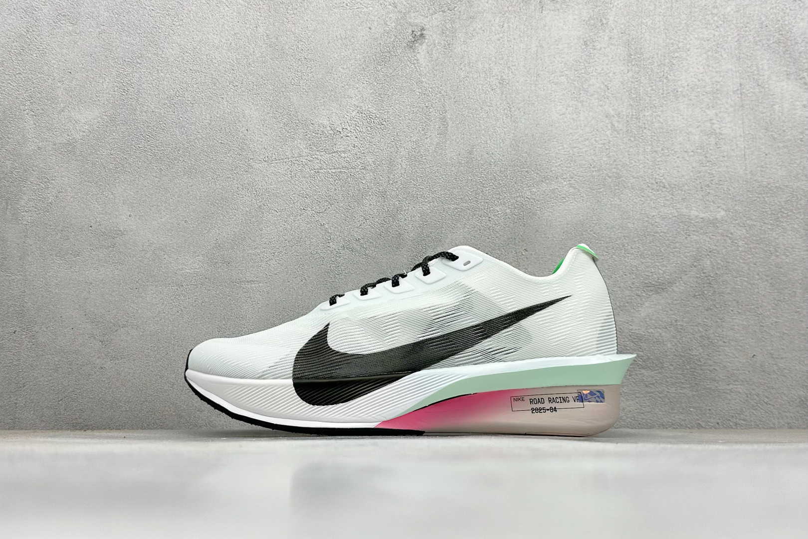 Nike ZoomX Vaporfly NEXT% 4 马拉松系列公路竞速超轻缓震跑步鞋 HF6414-101 Nike ZoomX Vaporfly NEXT% 4 马拉松系列公路竞速超轻缓震跑步鞋 HF6414-101
