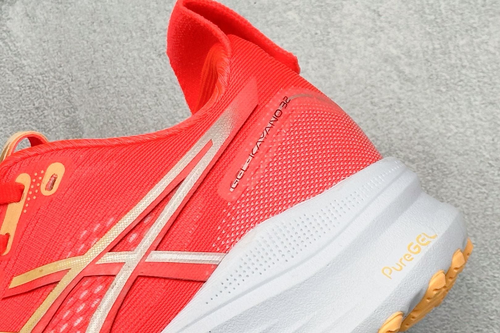 180 Asics Gel-Kayano 32代 亚瑟士运动休闲透气专业跑鞋 1011C052-600