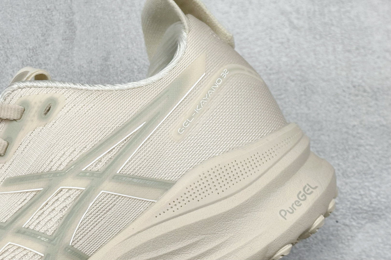 180 Asics Gel-Kayano 32代 亚瑟士运动休闲透气专业跑鞋 1011C052-250