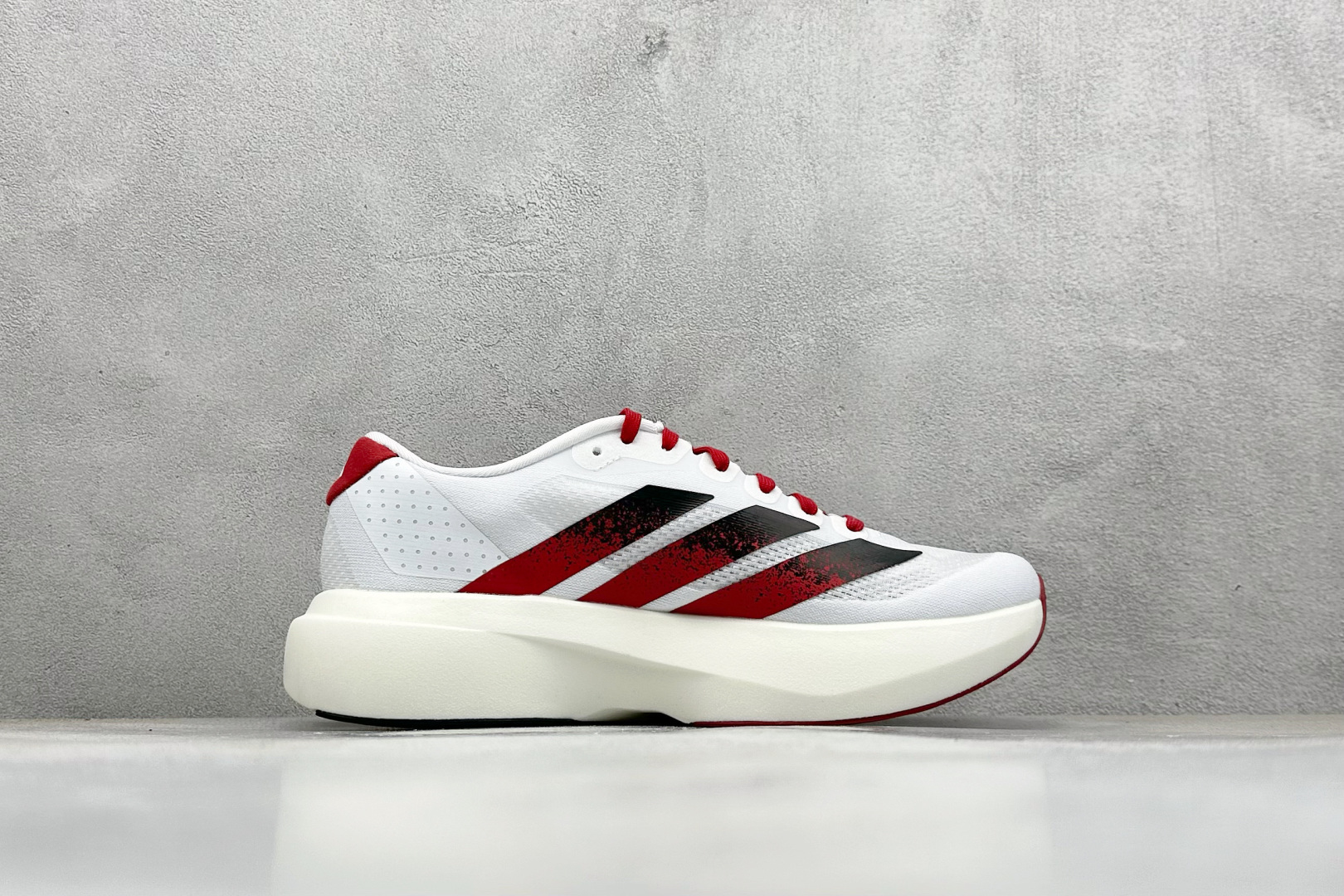 终端放店【纯原】 Adidas Adizero Evo SL 阿迪超轻透气缓震跑鞋整体外观造型与adiZ