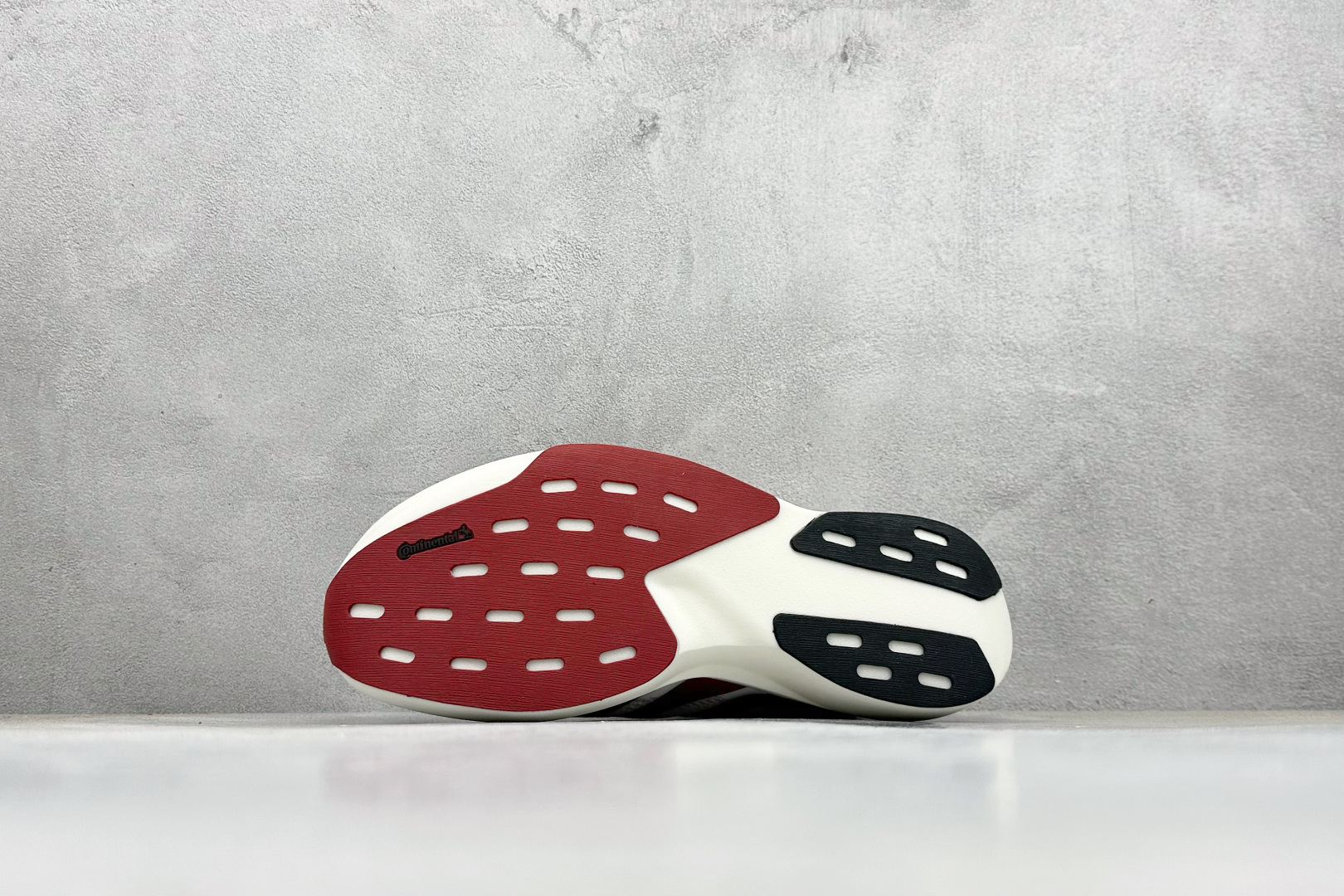 终端放店【纯原】 Adidas Adizero Evo SL 阿迪超轻透气缓震跑鞋整体外观造型与adiZ