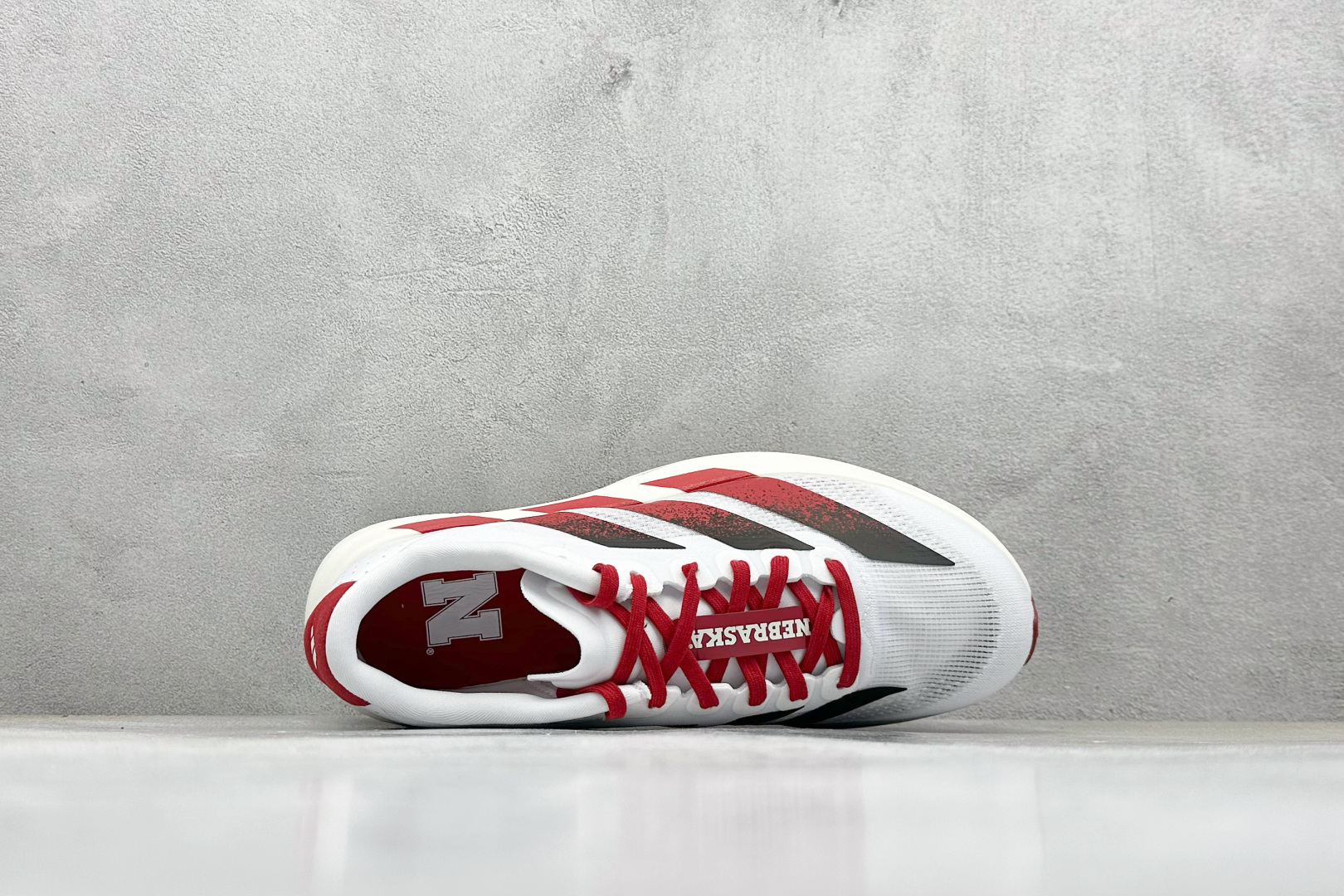 终端放店【纯原】 Adidas Adizero Evo SL 阿迪超轻透气缓震跑鞋整体外观造型与adiZ