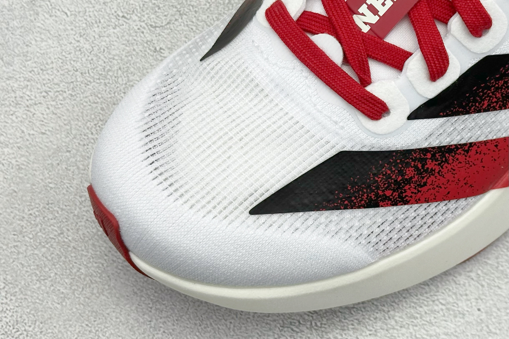 终端放店【纯原】 Adidas Adizero Evo SL 阿迪超轻透气缓震跑鞋整体外观造型与adiZ