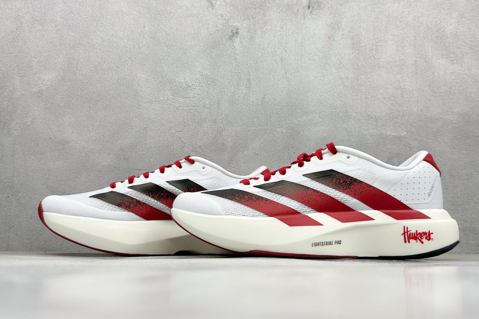终端放店【纯原】 Adidas Adizero Evo SL 阿迪超轻透气缓震跑鞋整体外观造型与adiZ