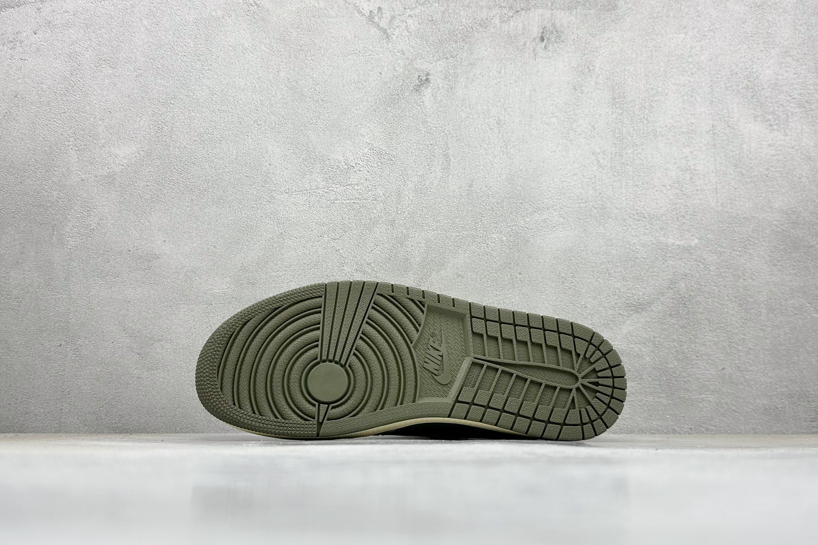 新F版Fragment x TS x Air Jordan 1 Low 三方联名低帮倒勾板鞋 DM7866-200 新F版Fragment x TS x Air Jordan 1 Low 三方联名低帮倒勾板鞋 DM7866-200