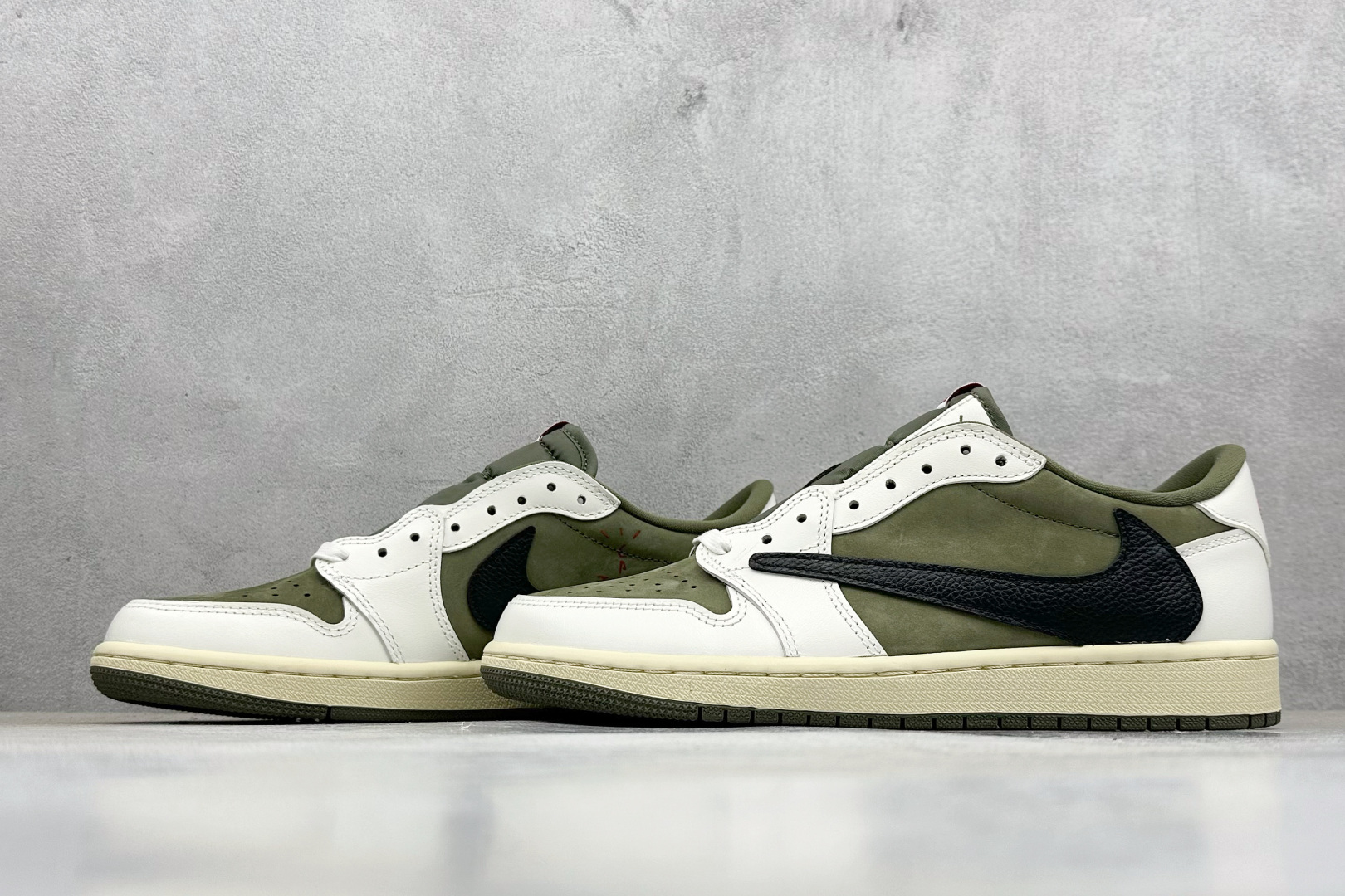 新F版Fragment x TS x Air Jordan 1 Low 三方联名低帮倒勾板鞋 DM7866-200 新F版Fragment x TS x Air Jordan 1 Low 三方联名低帮倒勾板鞋 DM7866-200