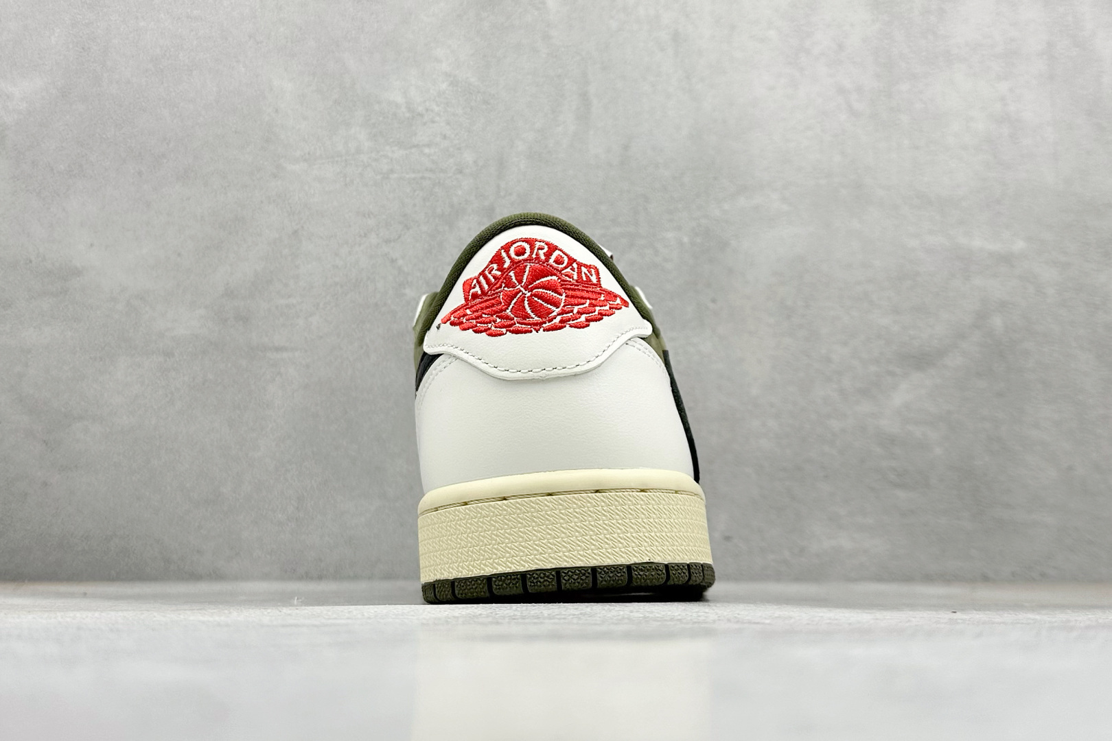 新F版Fragment x TS x Air Jordan 1 Low 三方联名低帮倒勾板鞋 DM7866-200 新F版Fragment x TS x Air Jordan 1 Low 三方联名低帮倒勾板鞋 DM7866-200