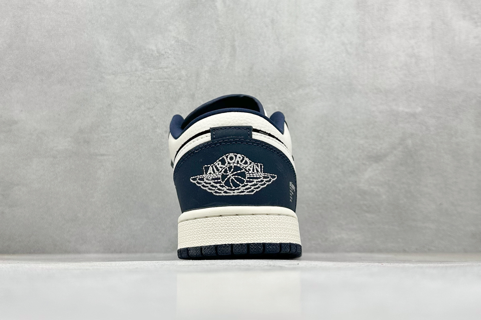 Air Jordan 1 Low AJ1 乔1 “斯图西联名---米白黑蓝印花”高端定制 低帮复古篮球鞋 LD8888-004-莆田鞋,莆田鞋货源,高仿鞋,高仿鞋货源,安福档口,莆田高仿鞋,莆田鞋批发,高仿鞋批发,莆田高仿运动鞋,高仿运动鞋,莆田运动鞋 Air Jordan 1 Low AJ1 乔1 “斯图西联名---米白黑蓝印花”高端定制 低帮复古篮球鞋 LD8888-004