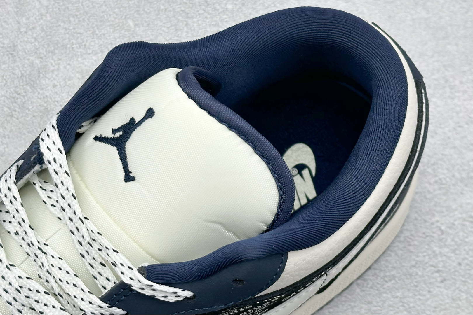 Air Jordan 1 Low AJ1 乔1 “斯图西联名---米白黑蓝印花”高端定制 低帮复古篮球鞋 LD8888-004-莆田鞋,莆田鞋货源,高仿鞋,高仿鞋货源,安福档口,莆田高仿鞋,莆田鞋批发,高仿鞋批发,莆田高仿运动鞋,高仿运动鞋,莆田运动鞋 Air Jordan 1 Low AJ1 乔1 “斯图西联名---米白黑蓝印花”高端定制 低帮复古篮球鞋 LD8888-004