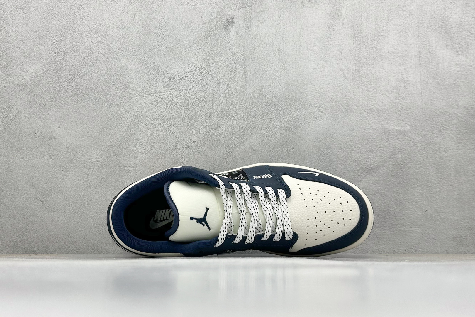 Air Jordan 1 Low AJ1 乔1 “斯图西联名---米白黑蓝印花”高端定制 低帮复古篮球鞋 LD8888-004-莆田鞋,莆田鞋货源,高仿鞋,高仿鞋货源,安福档口,莆田高仿鞋,莆田鞋批发,高仿鞋批发,莆田高仿运动鞋,高仿运动鞋,莆田运动鞋 Air Jordan 1 Low AJ1 乔1 “斯图西联名---米白黑蓝印花”高端定制 低帮复古篮球鞋 LD8888-004