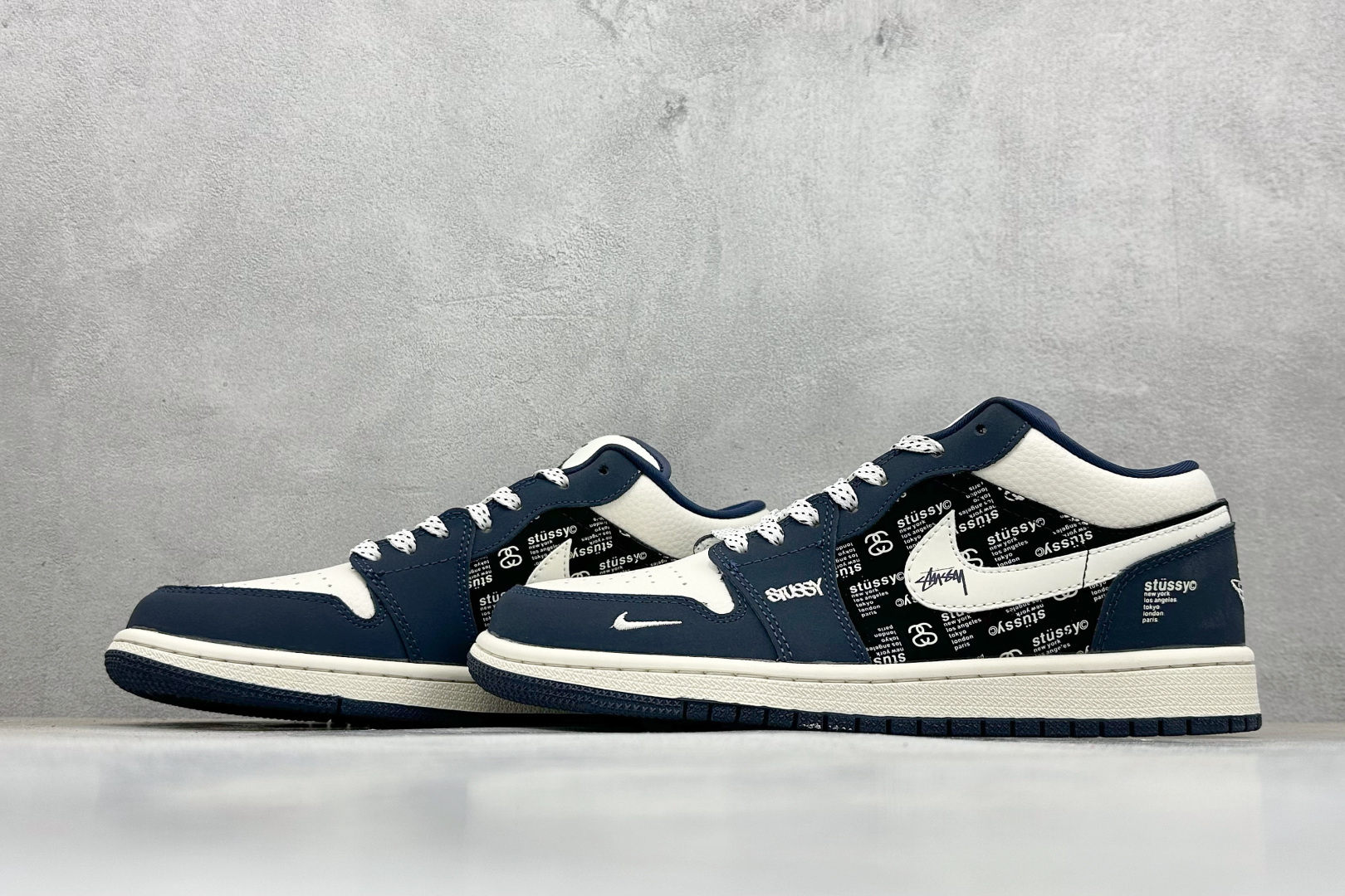 Air Jordan 1 Low AJ1 乔1 “斯图西联名---米白黑蓝印花”高端定制 低帮复古篮球鞋 LD8888-004-莆田鞋,莆田鞋货源,高仿鞋,高仿鞋货源,安福档口,莆田高仿鞋,莆田鞋批发,高仿鞋批发,莆田高仿运动鞋,高仿运动鞋,莆田运动鞋 Air Jordan 1 Low AJ1 乔1 “斯图西联名---米白黑蓝印花”高端定制 低帮复古篮球鞋 LD8888-004