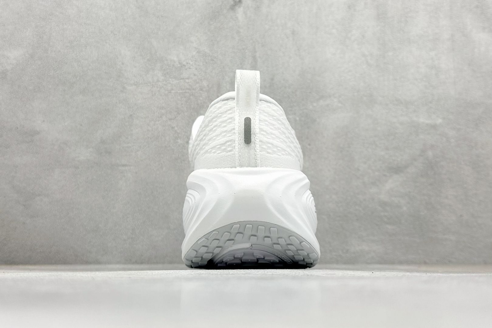 Nike Air Zoom Vomero Plus 耐克网面厚底气垫跑鞋 HV8154-102