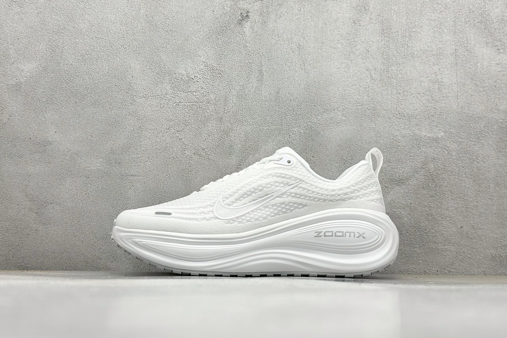 Nike Air Zoom Vomero Plus 耐克网面厚底气垫跑鞋 HV8154-102