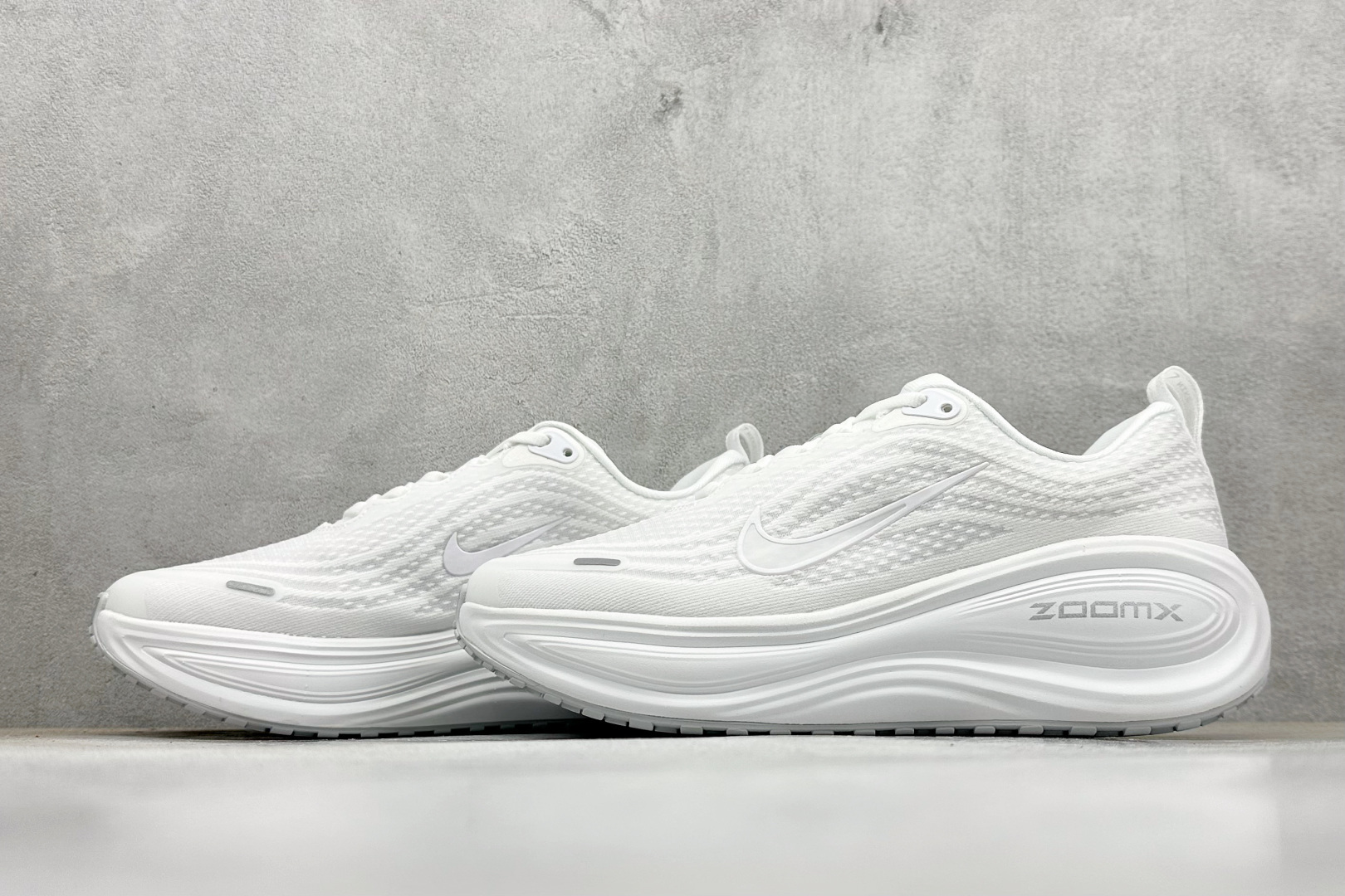 Nike Air Zoom Vomero Plus 耐克网面厚底气垫跑鞋 HV8154-102