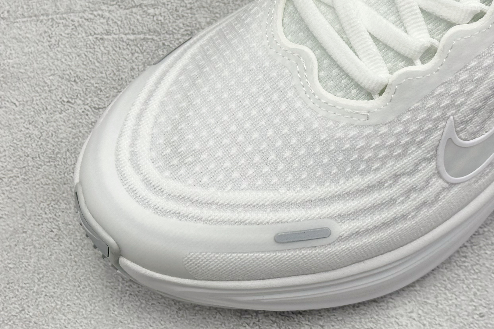 Nike Air Zoom Vomero Plus 耐克网面厚底气垫跑鞋 HV8154-102