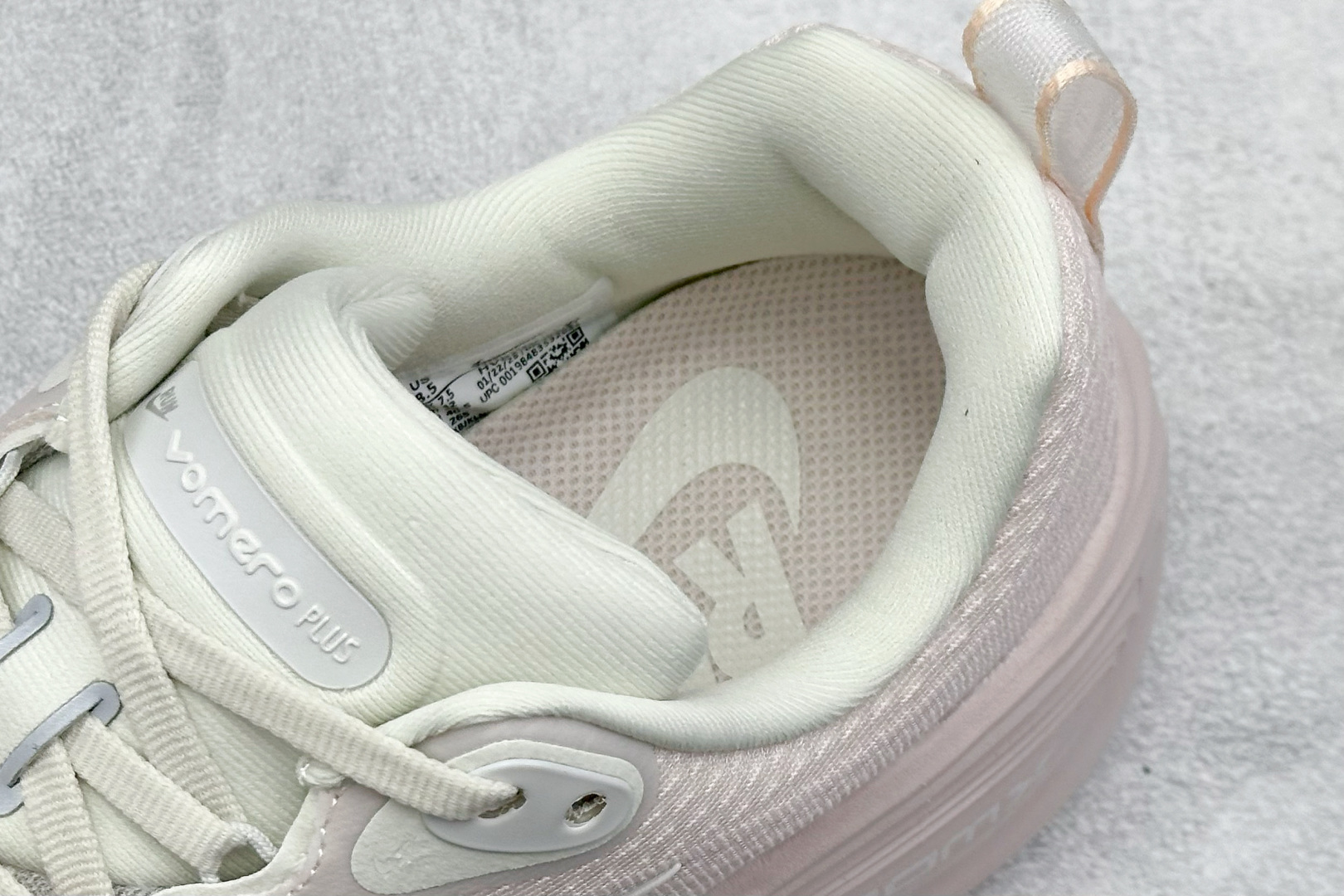 Nike Air Zoom Vomero Plus 耐克网面厚底气垫跑鞋 HV8154-603 Nike Air Zoom Vomero Plus 耐克网面厚底气垫跑鞋 HV8154-603