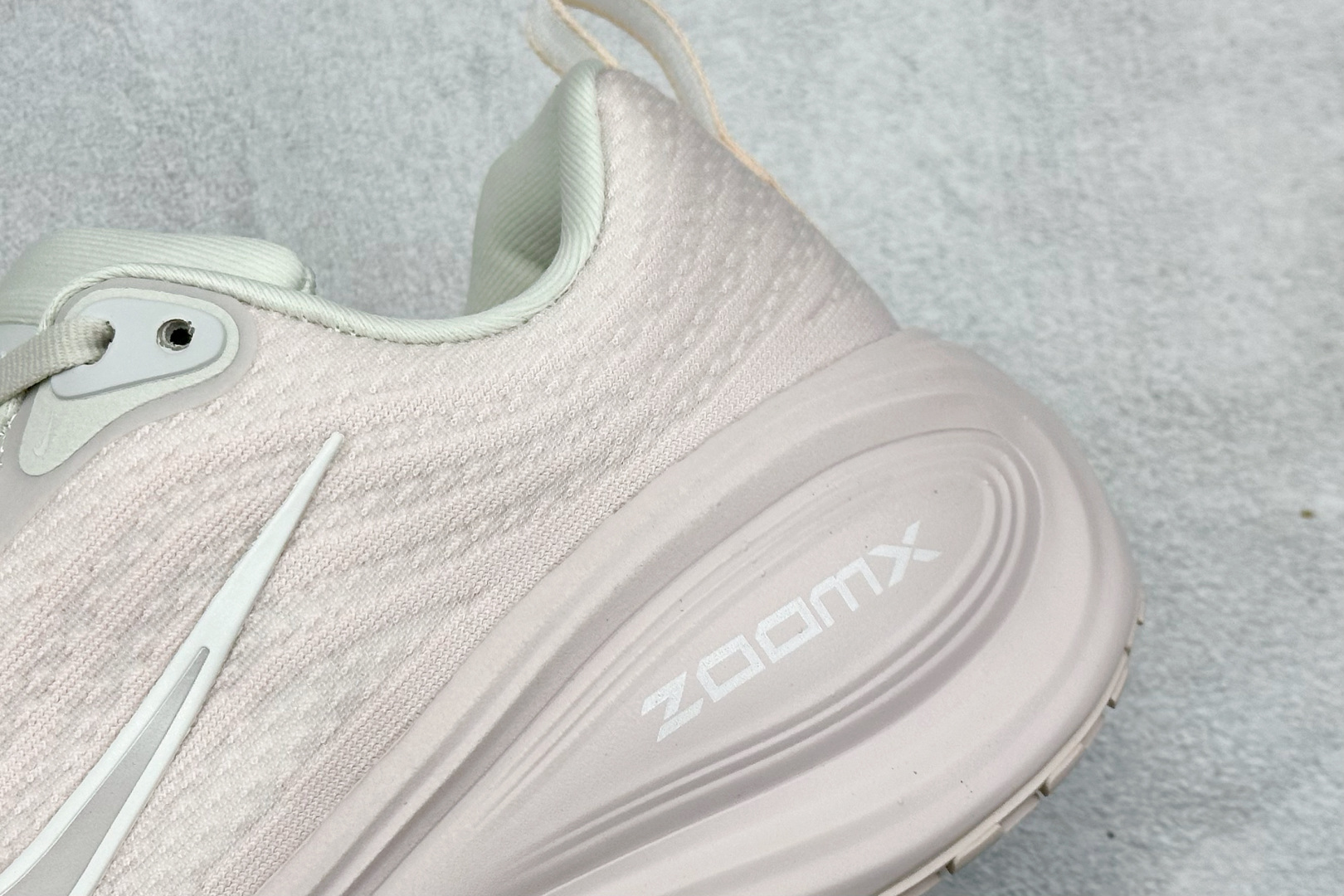 Nike Air Zoom Vomero Plus 耐克网面厚底气垫跑鞋 HV8154-603 Nike Air Zoom Vomero Plus 耐克网面厚底气垫跑鞋 HV8154-603