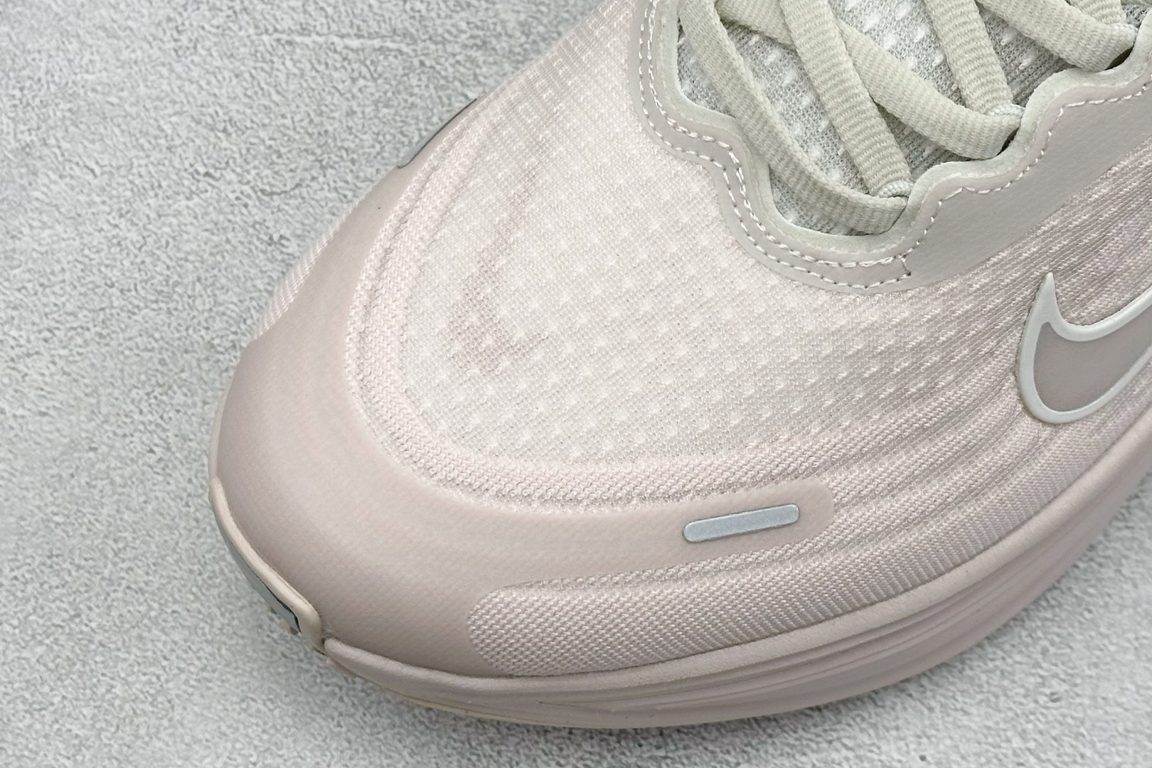 Nike Air Zoom Vomero Plus 耐克网面厚底气垫跑鞋 HV8154-603 Nike Air Zoom Vomero Plus 耐克网面厚底气垫跑鞋 HV8154-603